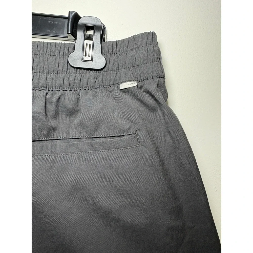 NEW Vuori Birch Shorts Large Charcoal Gray VW3142 Performance Activewear Hiking